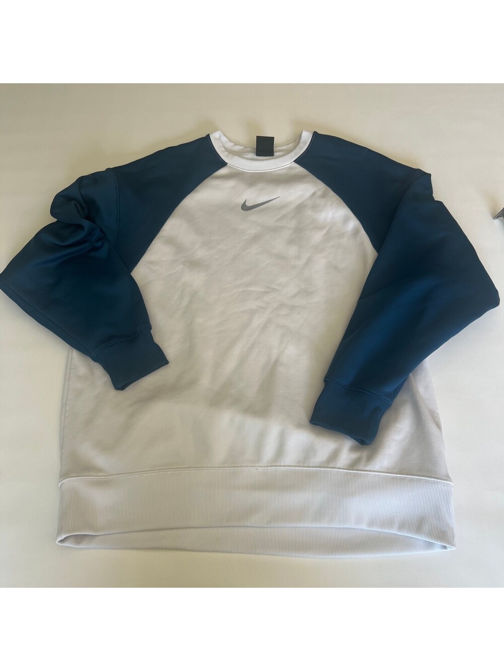 Nike Dri-FIT white and blue raglan sweatshirt